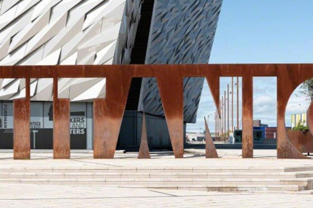 Titanic Quarter Apartment Belfast Bagian luar foto